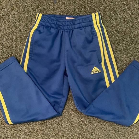 Adidas boys size 4T - Picture 1 of 4
